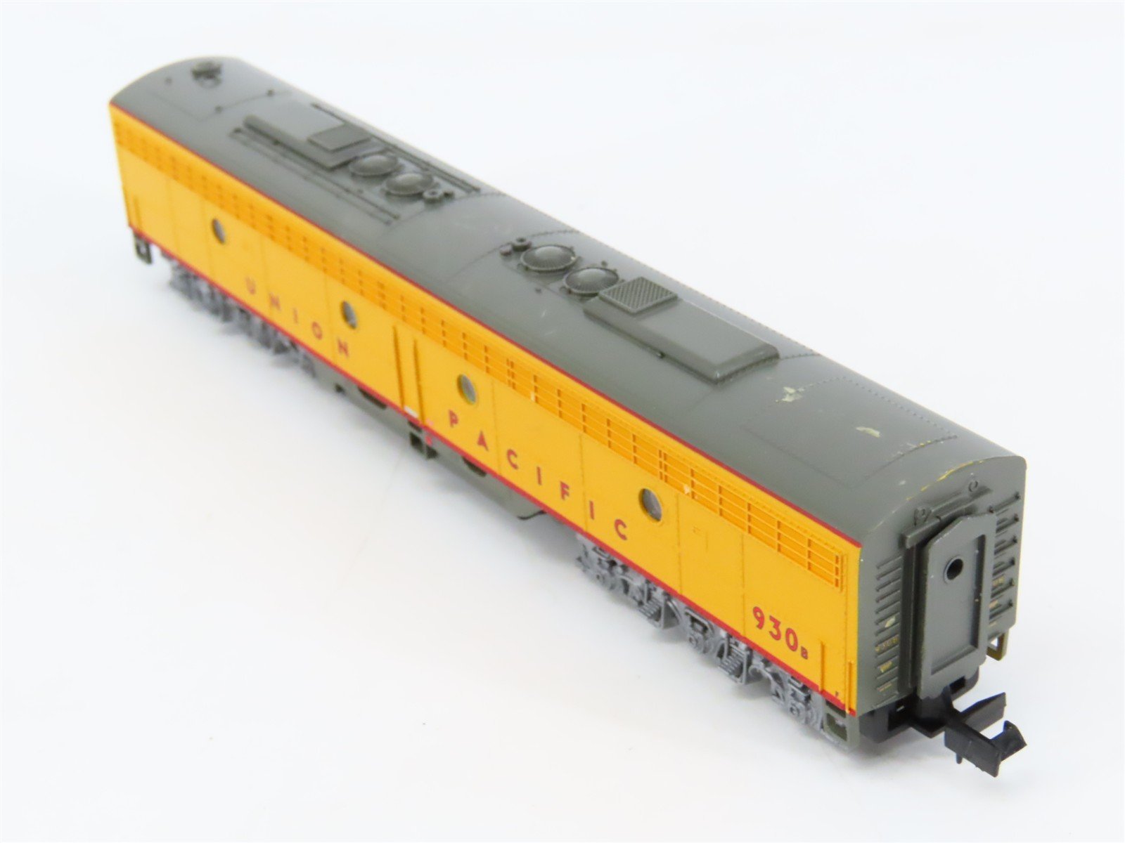 N Scale Life-Like 920-34104 UP Union Pacific EMD E8B Diesel Locomotive #930B
