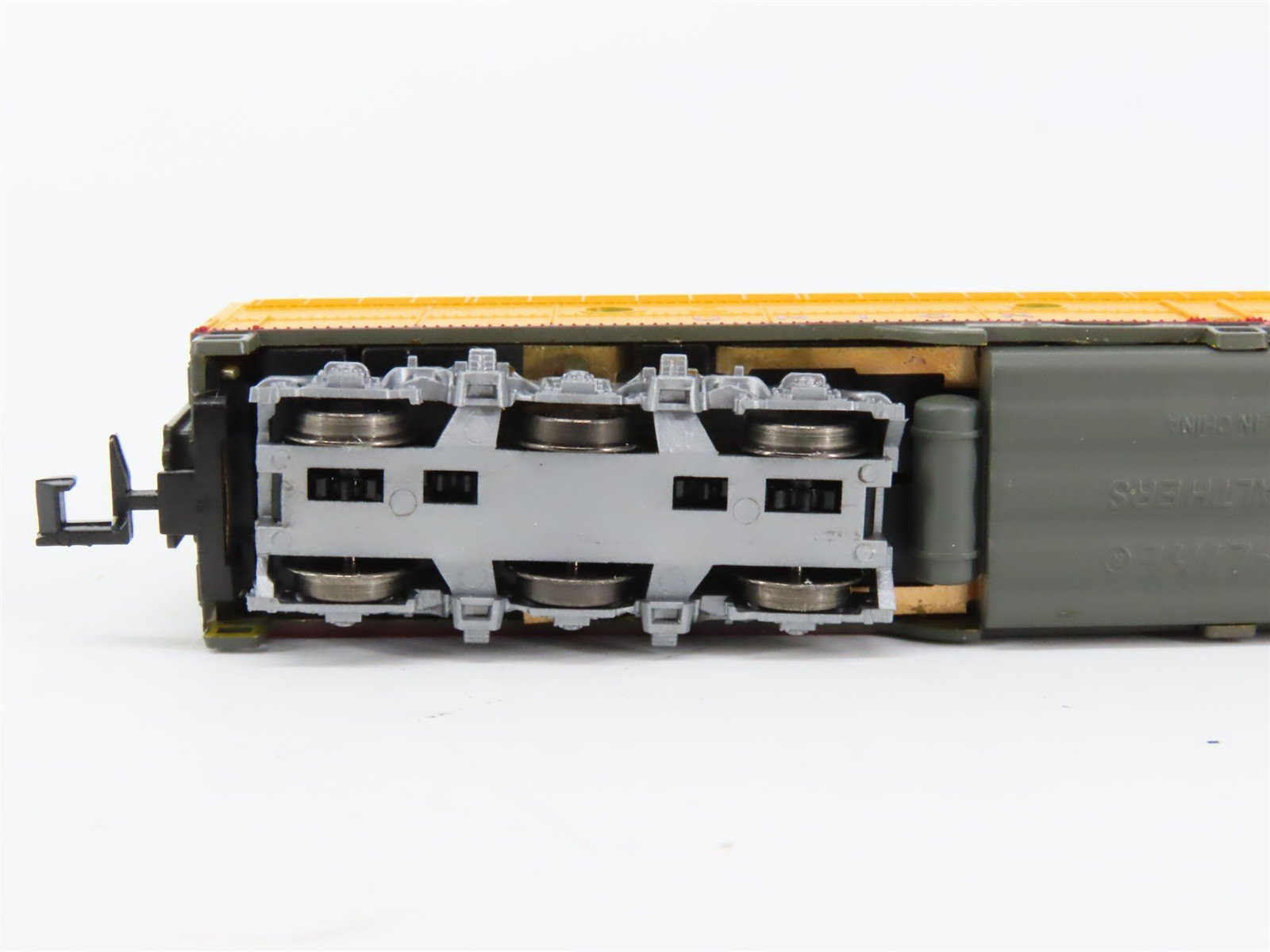 N Scale Life-Like 920-34104 UP Union Pacific EMD E8B Diesel Locomotive #930B