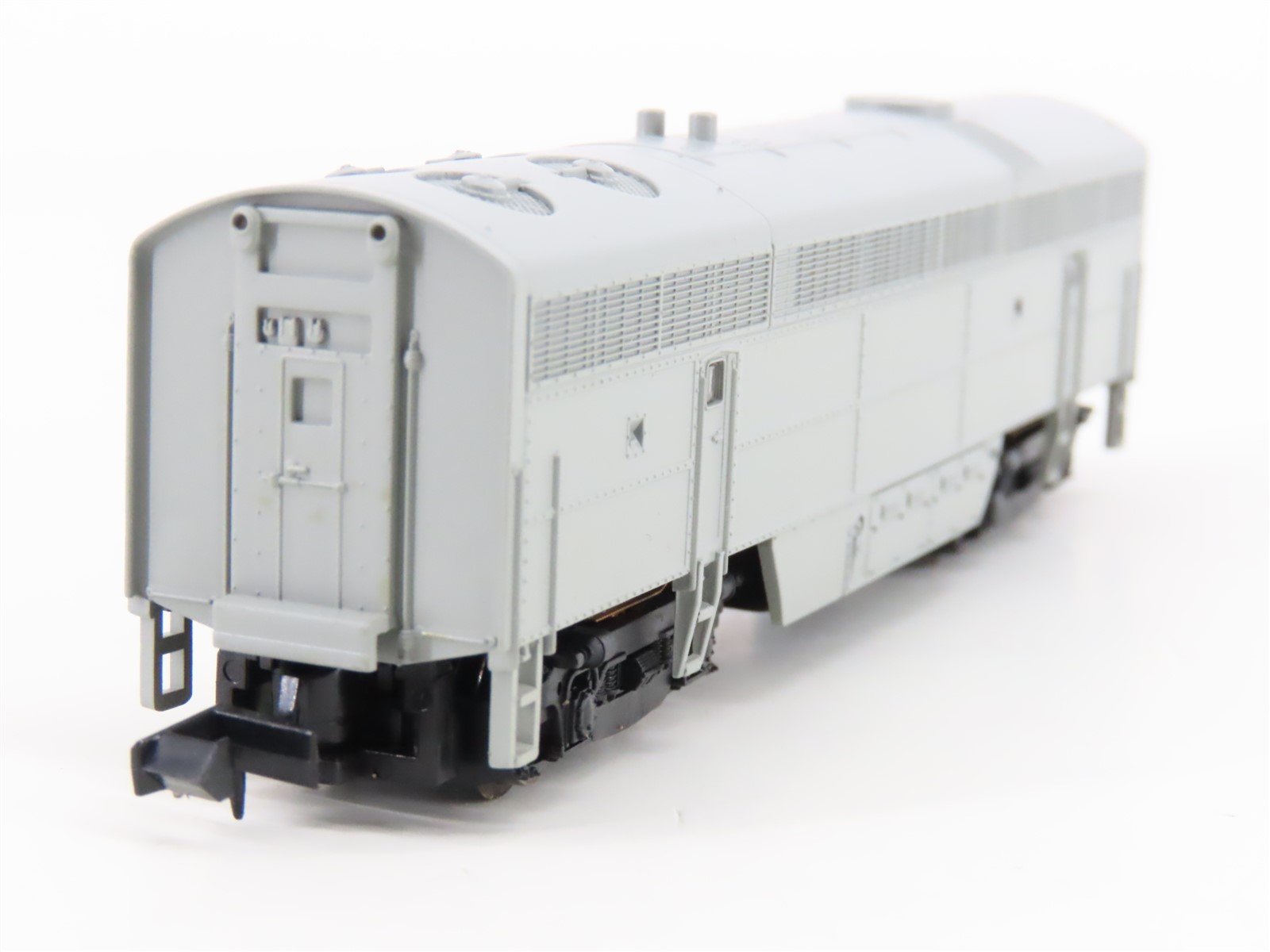 N Scale Life-Like 7229 Undecorated C-Liner B Unit Diesel Locomotive
