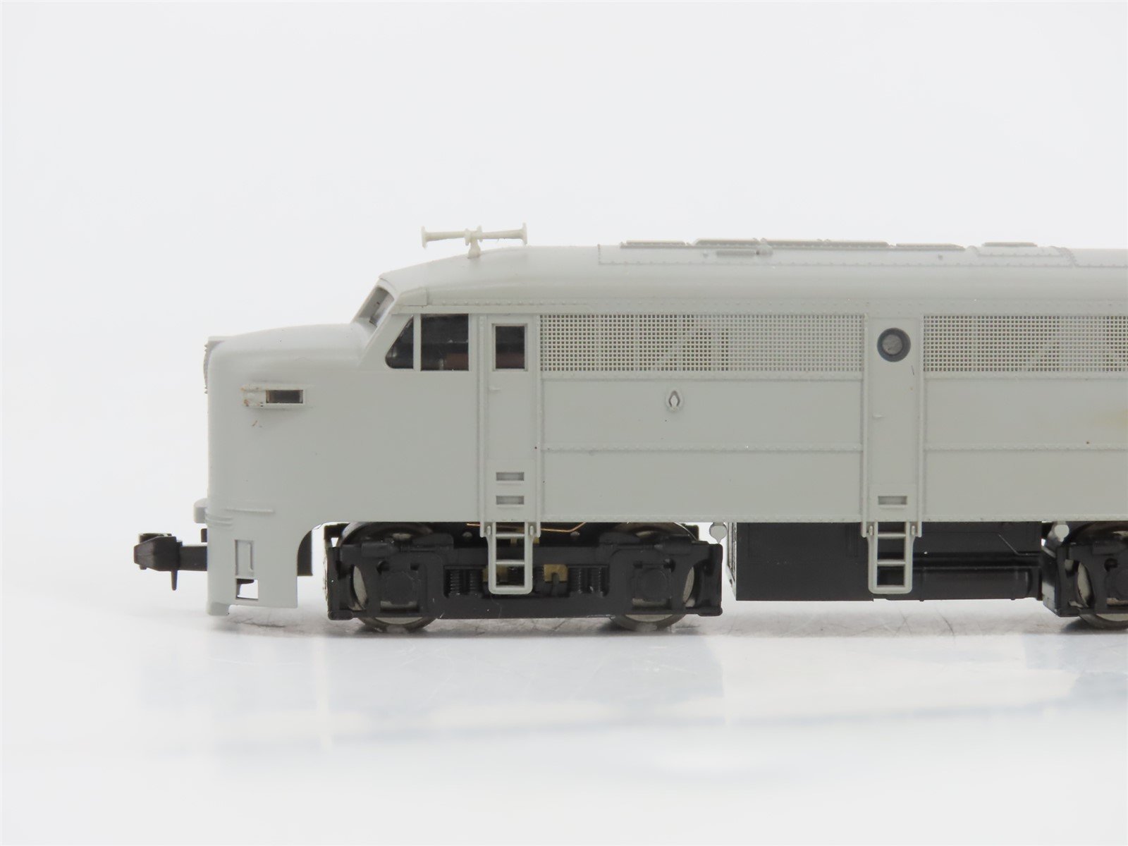 N Scale Life-Like 7431 Undecorated FA1/FB1 Diesel Locomotive Set