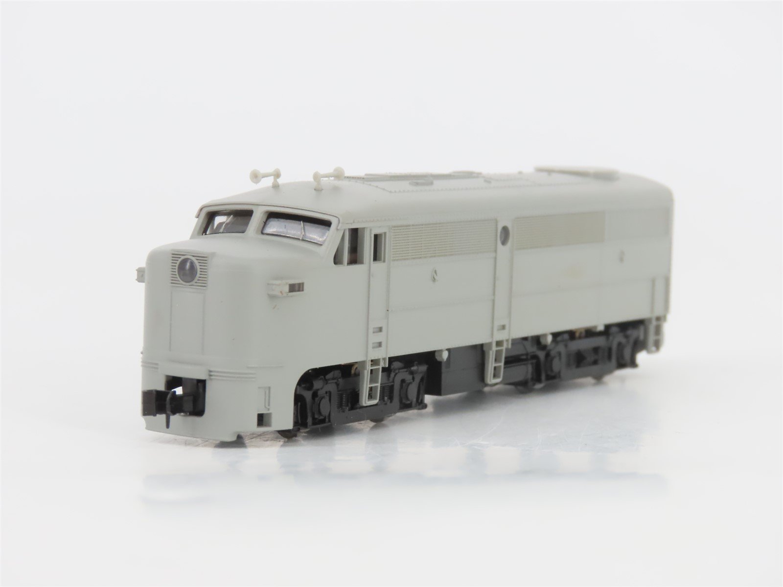 N Scale Life-Like 7431 Undecorated FA1/FB1 Diesel Locomotive Set
