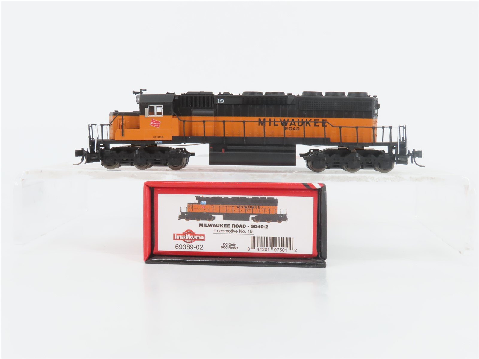 N Scale Intermountain 69389-2 MILW Milwaukee Road SD40-2 Diesel Loco #19