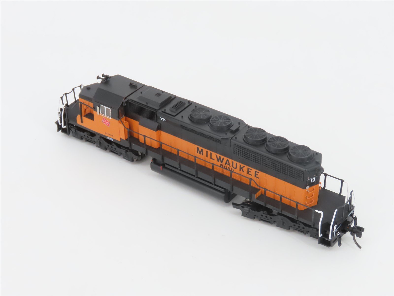 N Scale Intermountain 69389-2 MILW Milwaukee Road SD40-2 Diesel Loco #19