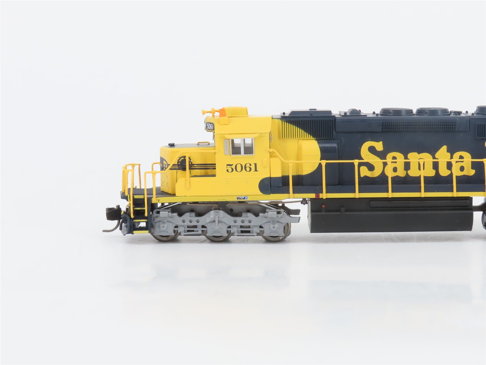 N Scale Intermountain 69320-06 ATSF Santa Fe SD40-2 Diesel Locomotive #5061