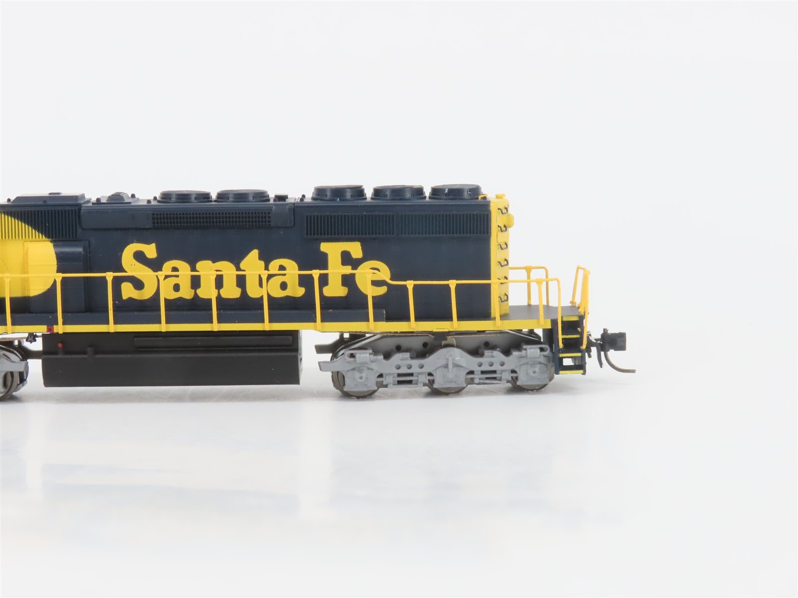N Scale Intermountain 69320-06 ATSF Santa Fe SD40-2 Diesel Locomotive #5061