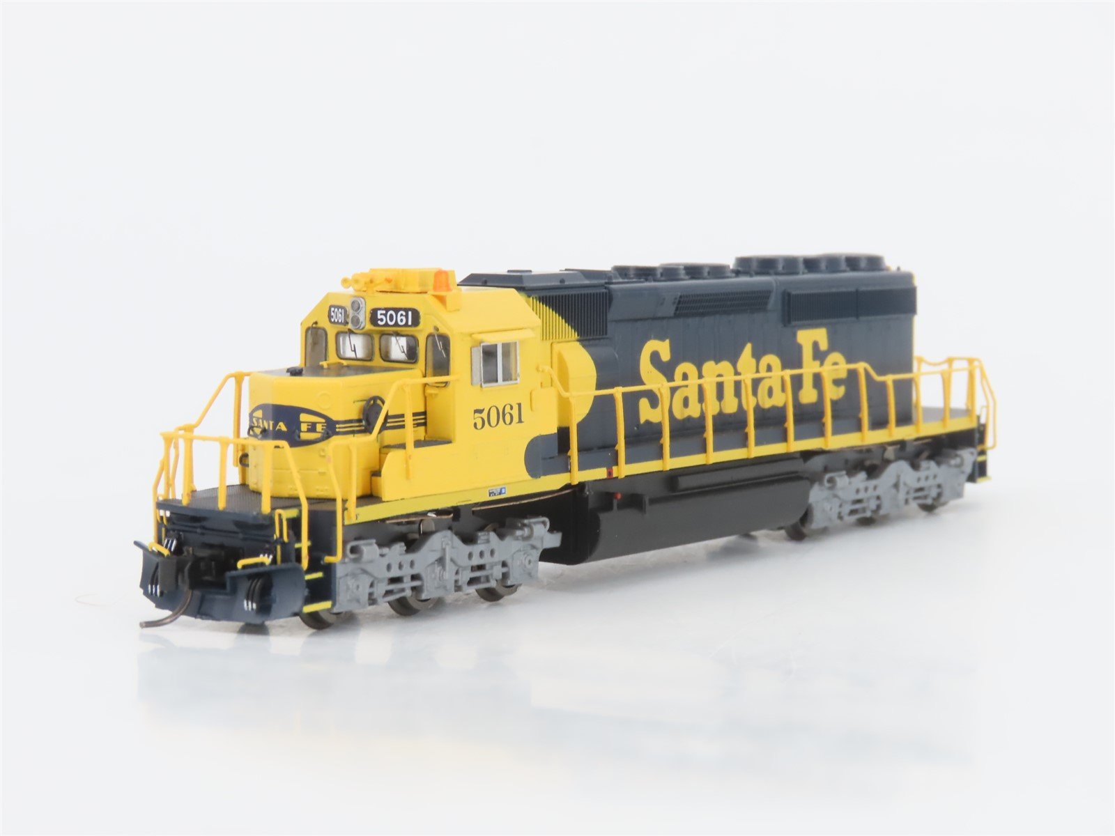 N Scale Intermountain 69320-06 ATSF Santa Fe SD40-2 Diesel Locomotive #5061