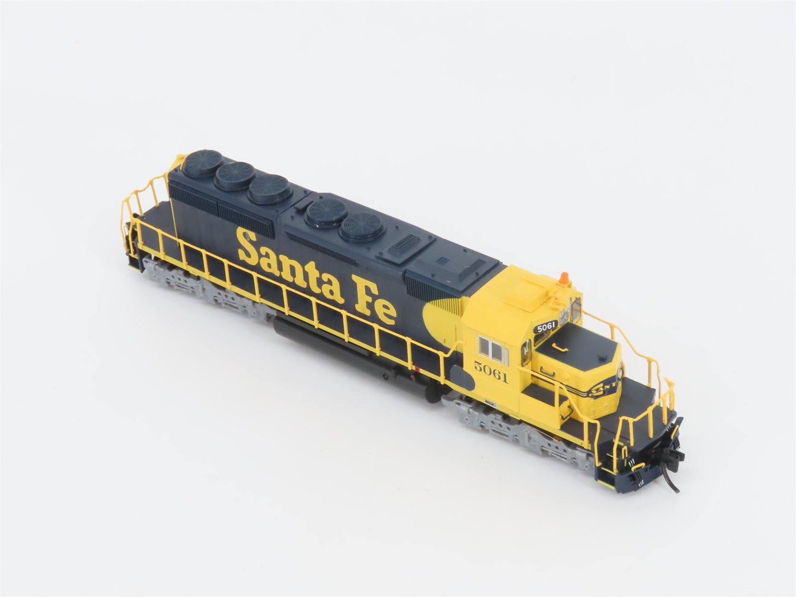 N Scale Intermountain 69320-06 ATSF Santa Fe SD40-2 Diesel Locomotive #5061