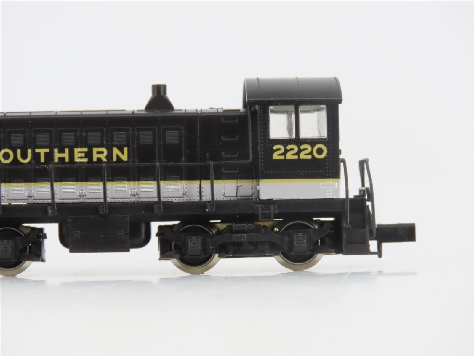 N Scale Arnold 5074 Southern Railway S2 Diesel Locomotive #2220