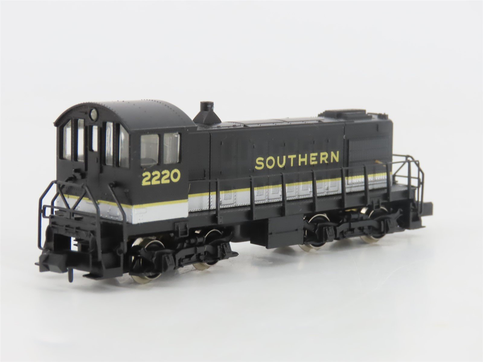 N Scale Arnold 5074 Southern Railway S2 Diesel Locomotive #2220