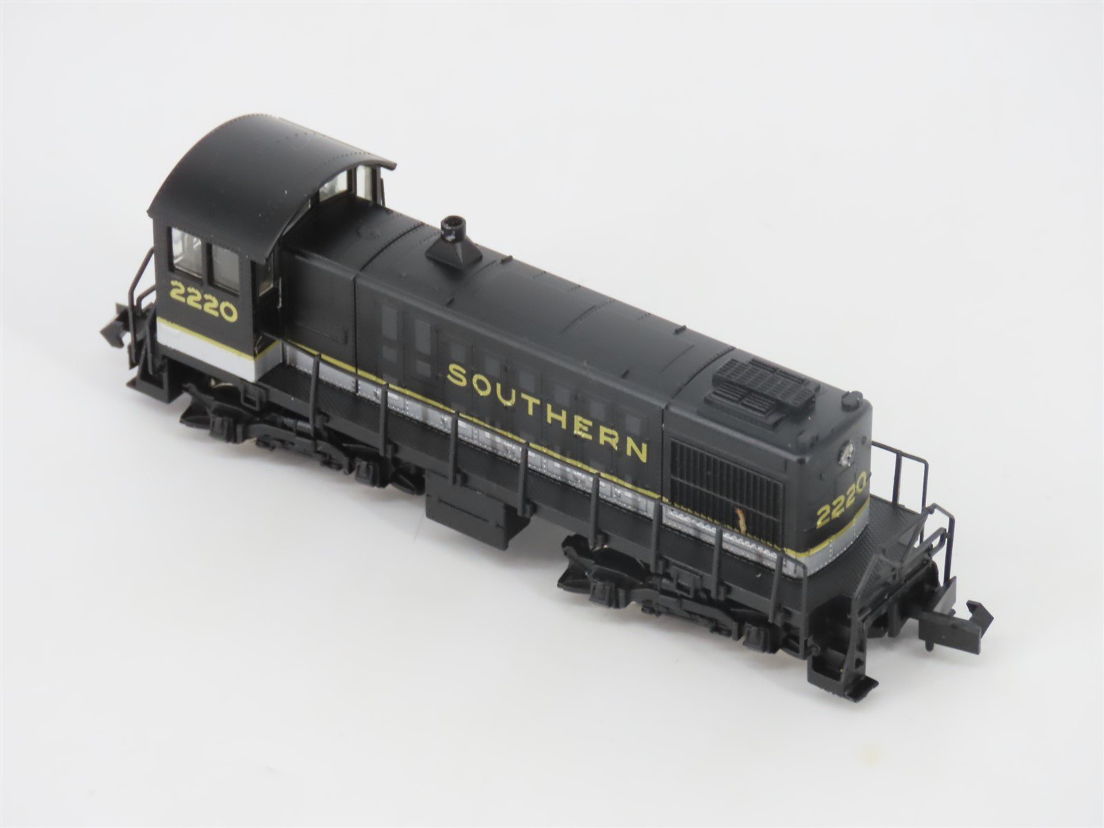 N Scale Arnold 5074 Southern Railway S2 Diesel Locomotive #2220