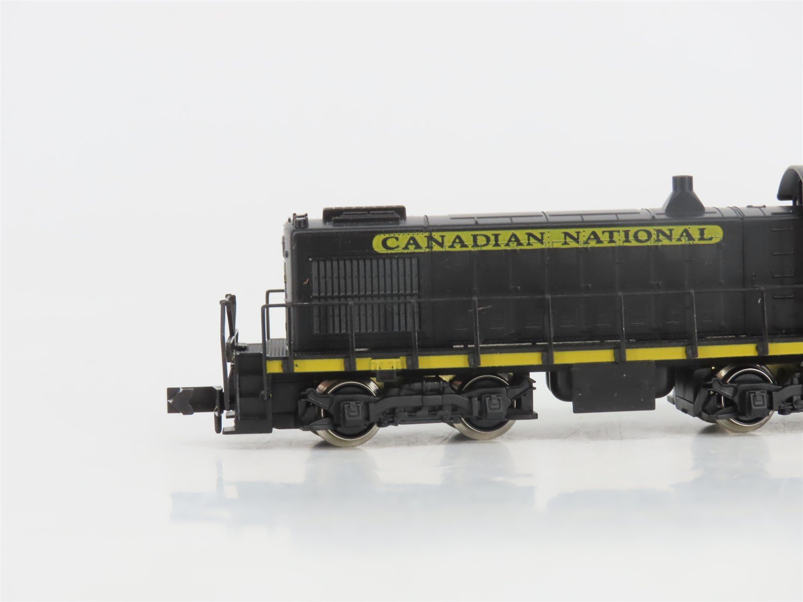 N Scale Arnold 5070 CN Canadian National S2 Diesel Locomotive #8116