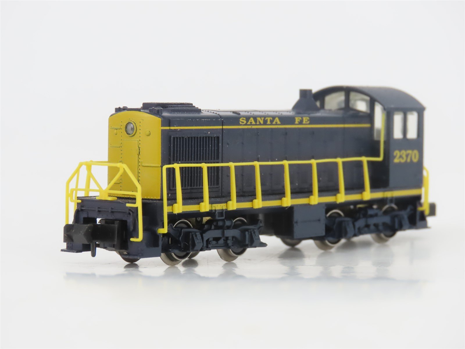 N Scale Arnold 5036 ATSF Santa Fe S2 Diesel Locomotive #2370