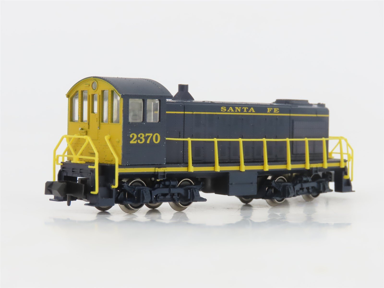 N Scale Arnold 5036 ATSF Santa Fe S2 Diesel Locomotive #2370