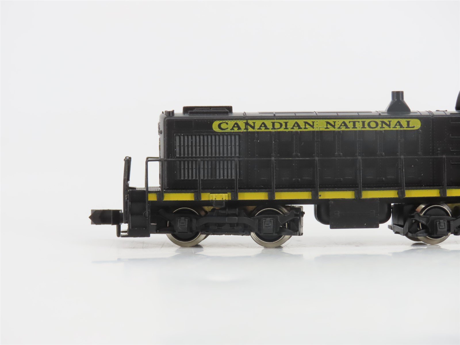 N Scale Arnold 5071 CN Canadian National S2 Diesel Locomotive #8132