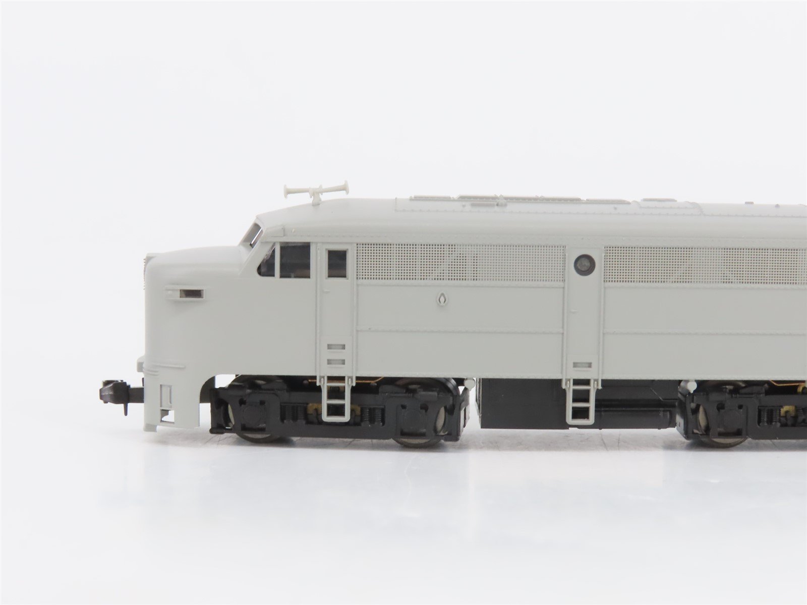 N Scale Life-Like 7431 Undecorated FA1/FB1 Diesel Locomotive Set