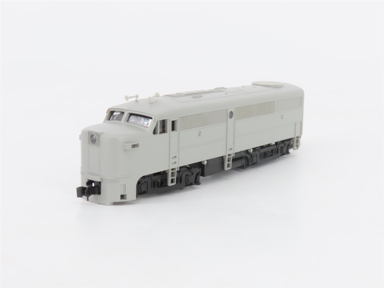 N Scale Life-Like 7431 Undecorated FA1/FB1 Diesel Locomotive Set