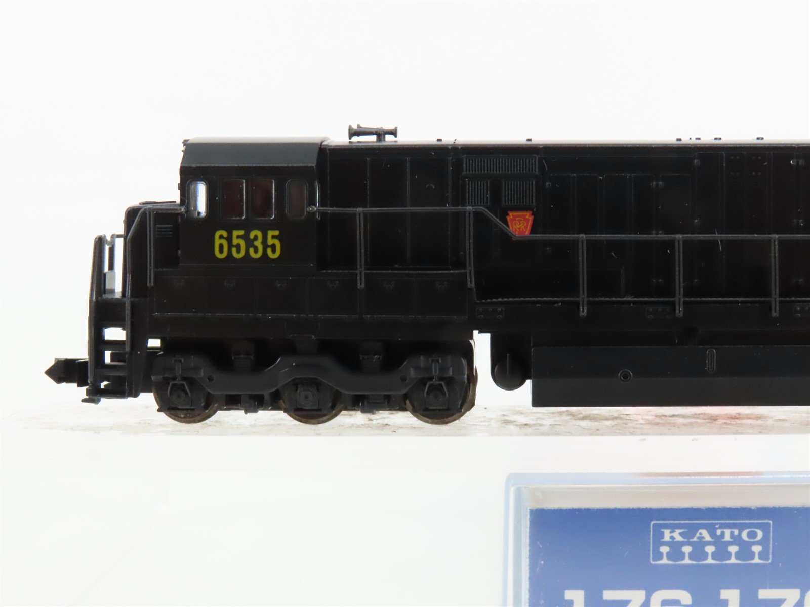 N Scale KATO 176-176 PRR Pennsylvania U30C Diesel Locomotive #6535