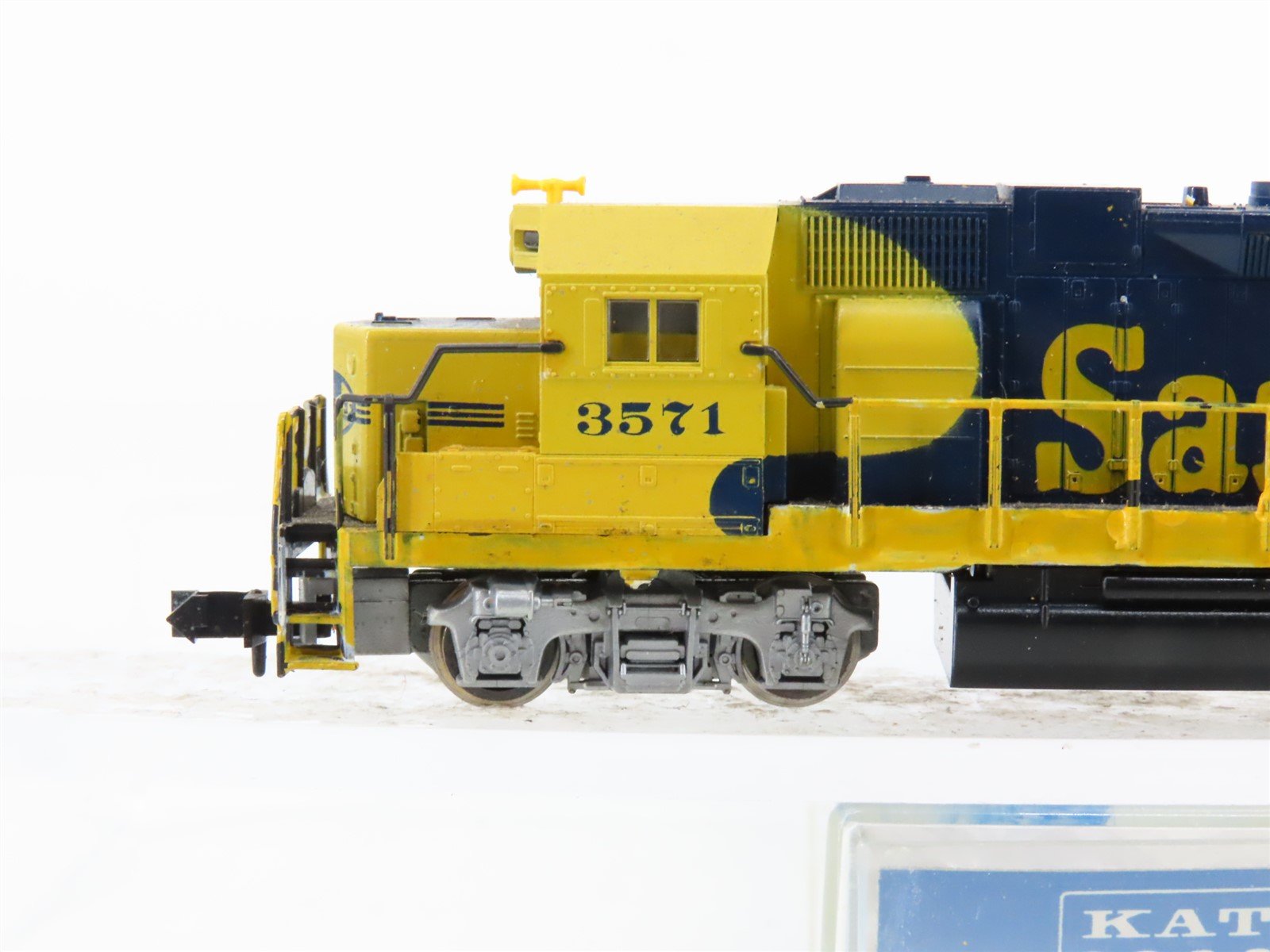 N Scale KATO 176-014 ATSF Santa Fe GP38/GP38-2 Diesel Locomotive #3571