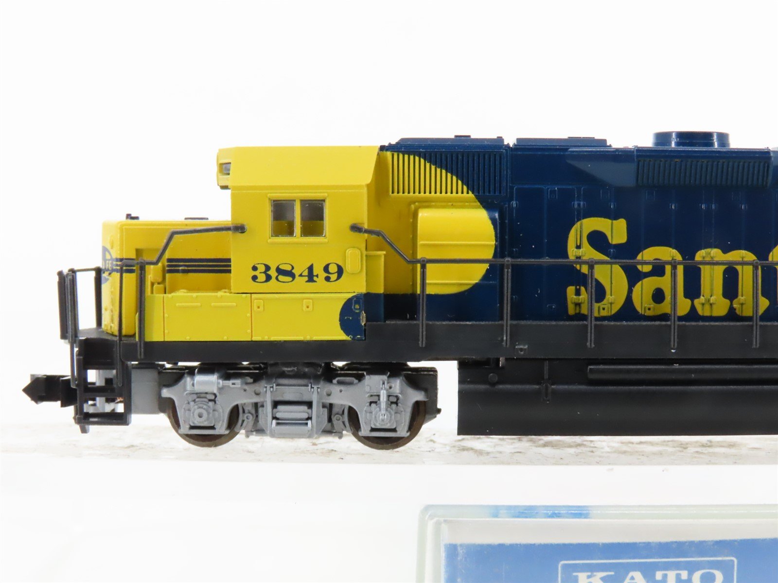N Scale KATO 176-031 ATSF Santa Fe GP50 Diesel Locomotive #3849