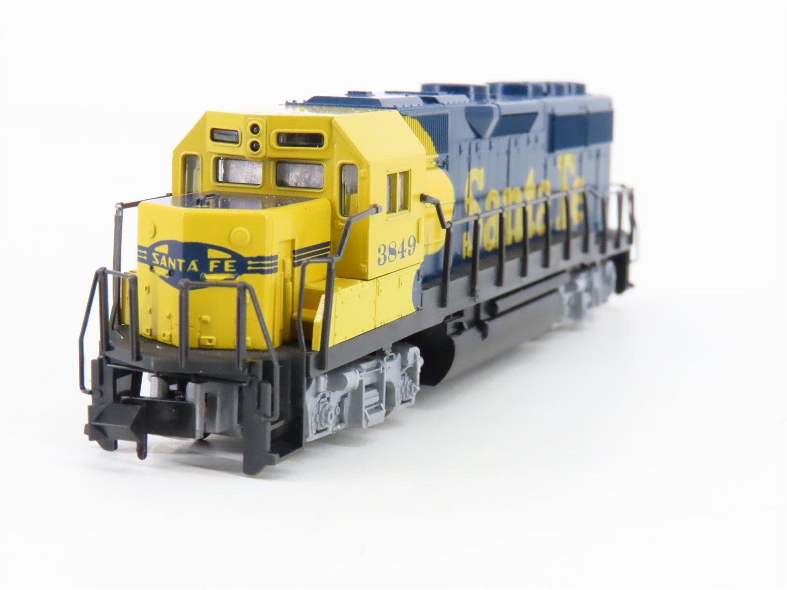 N Scale KATO 176-031 ATSF Santa Fe GP50 Diesel Locomotive #3849