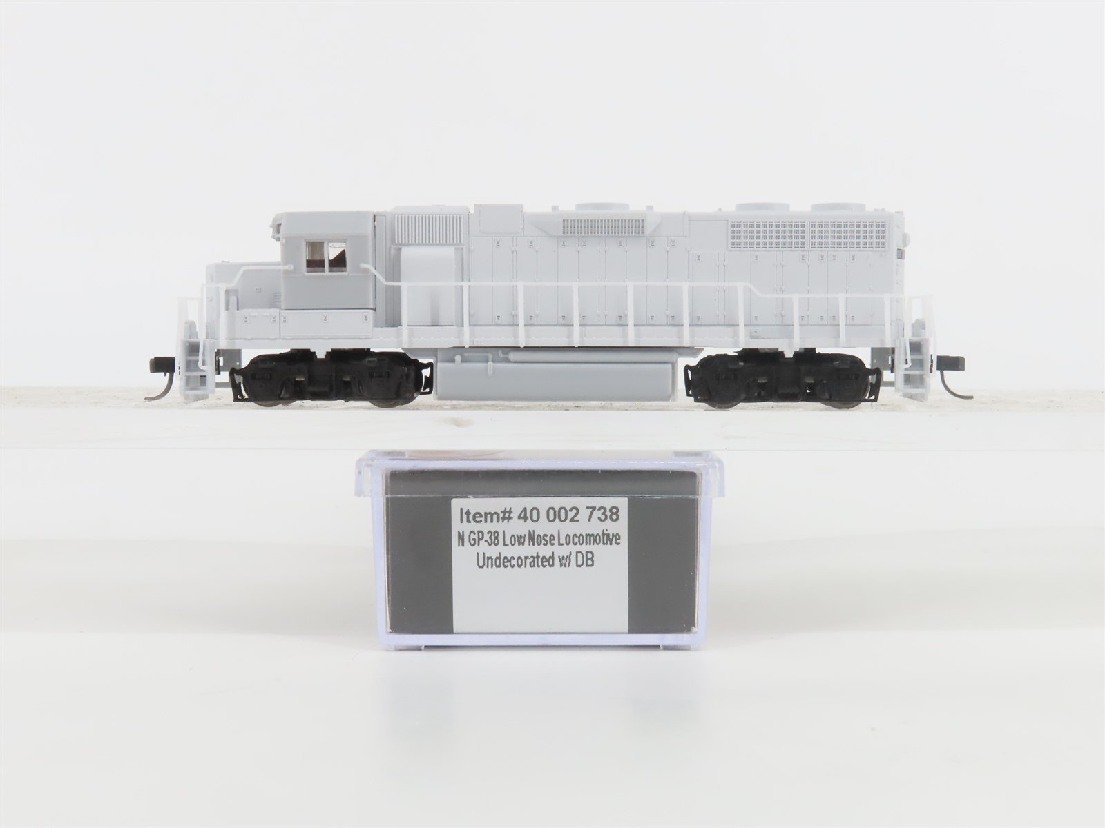 N Atlas Master Silver 40002738 Undecorated EMD GP38 Low Nose Diesel - DCC Ready