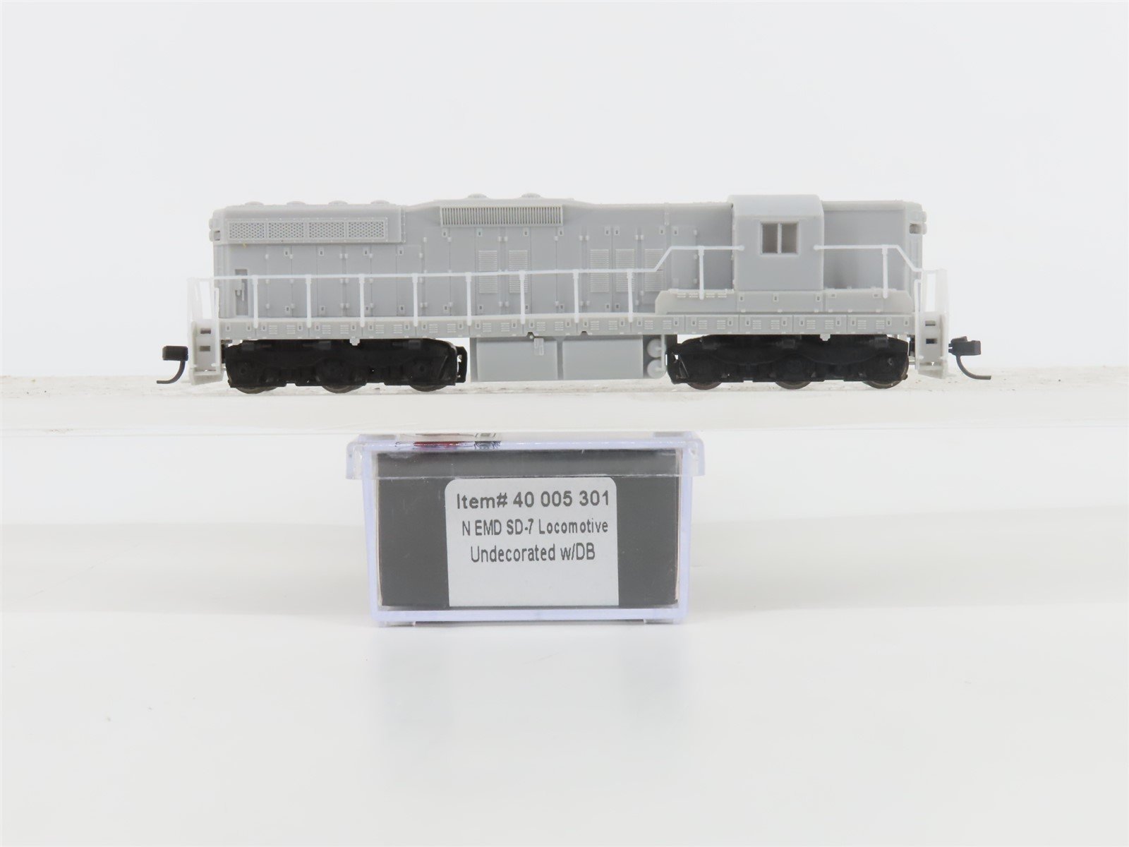 N Scale Atlas Master Silver 40005301 Undecorated EMD SD7 Diesel - DCC Ready