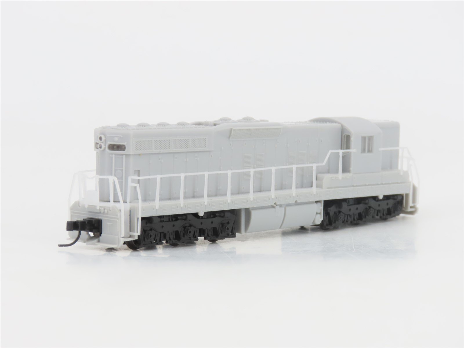 N Scale Atlas Master Silver 40005301 Undecorated EMD SD7 Diesel - DCC Ready