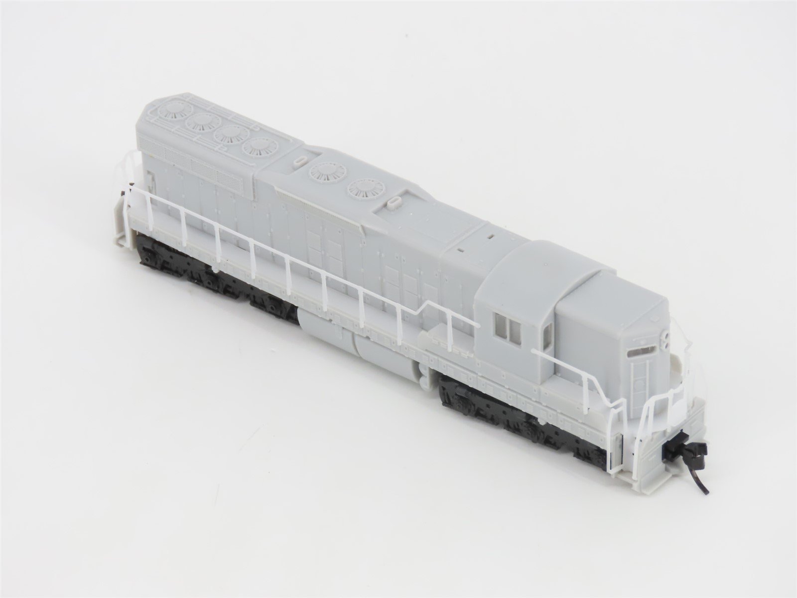 N Scale Atlas Master Silver 40005301 Undecorated EMD SD7 Diesel - DCC Ready