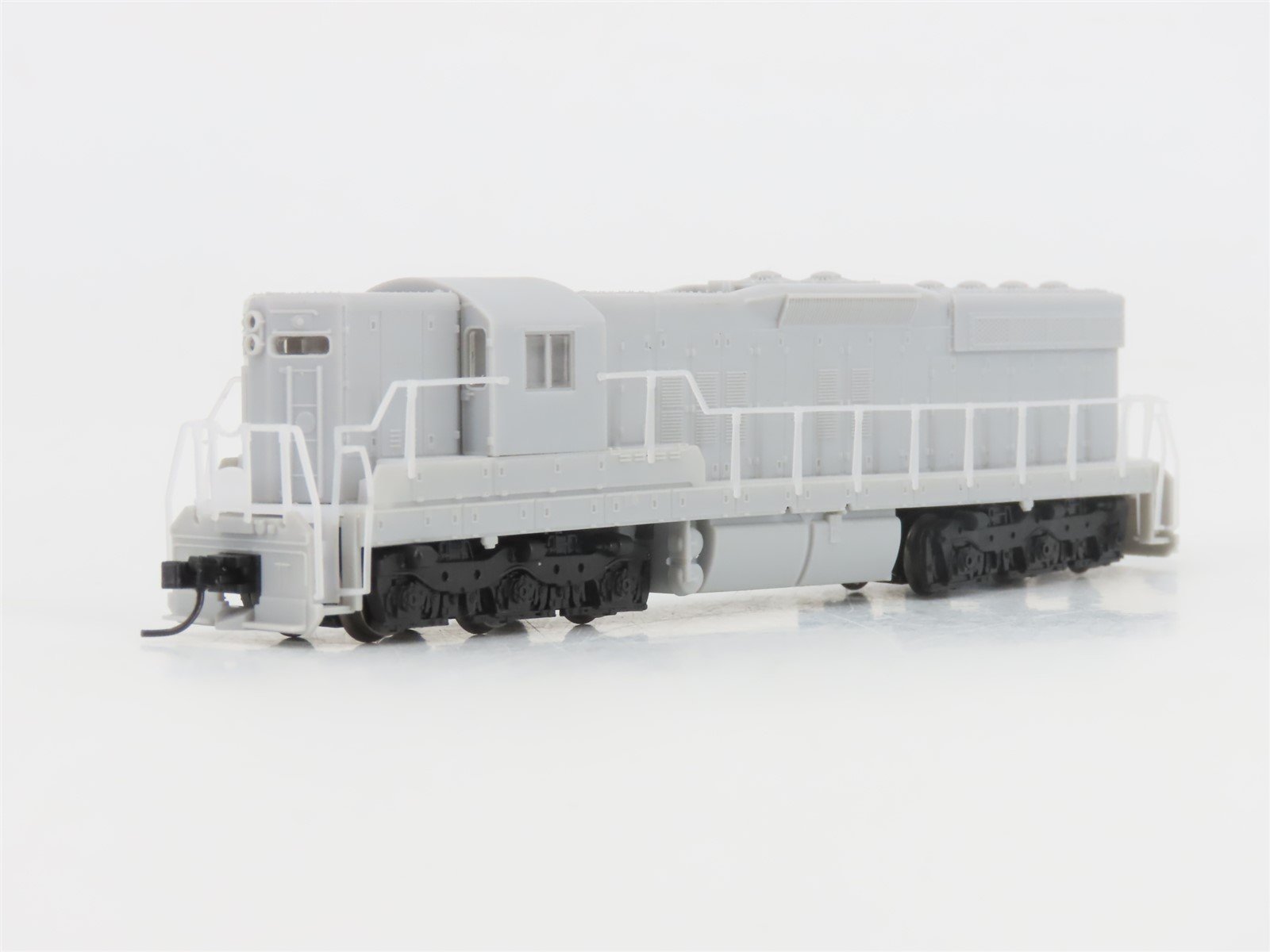 N Scale Atlas Master Silver 40005301 Undecorated EMD SD7 Diesel - DCC Ready