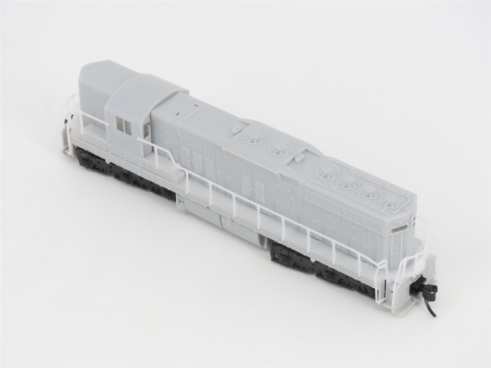 N Scale Atlas Master Silver 40005301 Undecorated EMD SD7 Diesel - DCC Ready