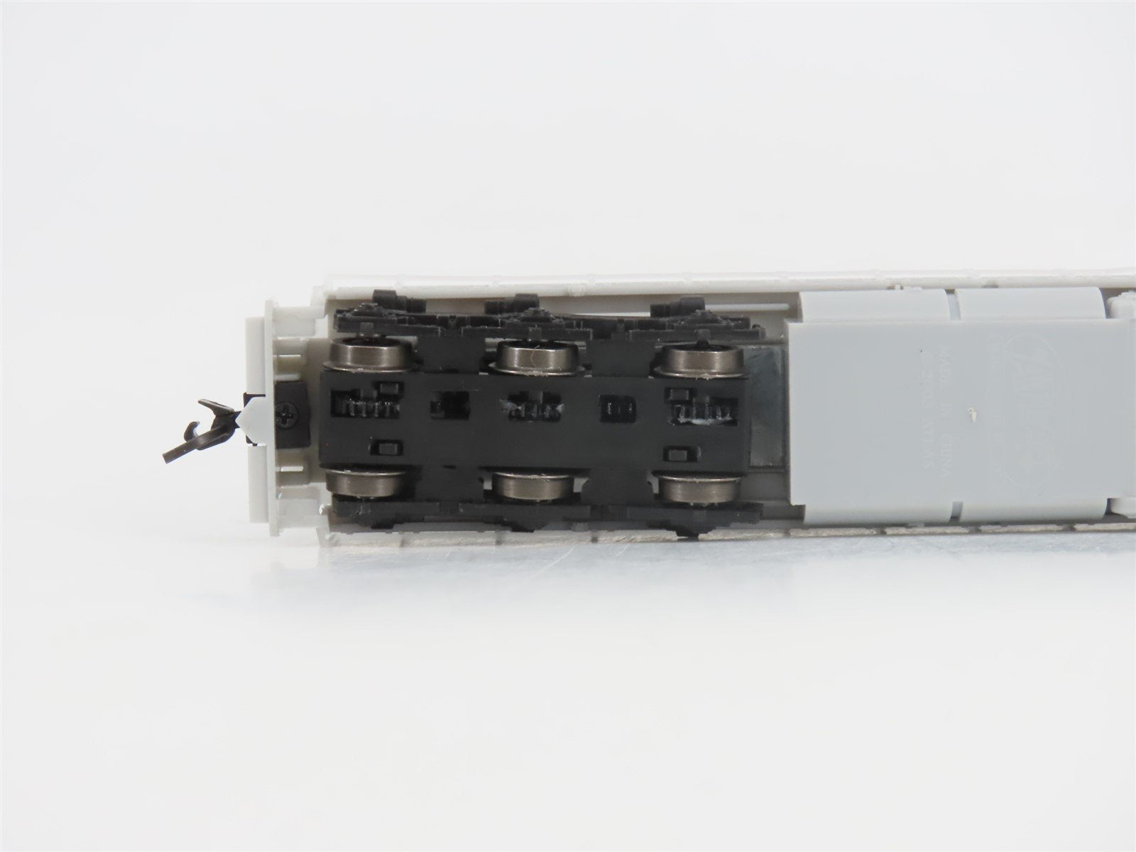 N Scale Atlas Master Silver 40005301 Undecorated EMD SD7 Diesel - DCC Ready