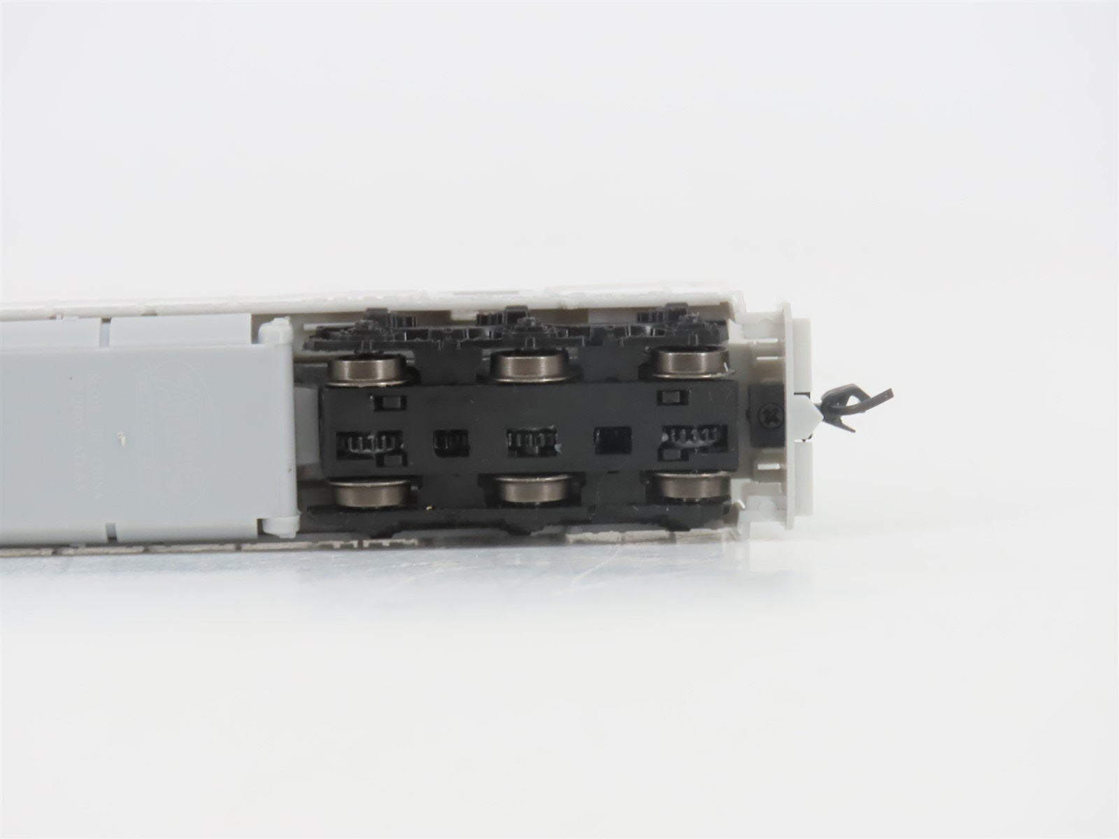 N Scale Atlas Master Silver 40005301 Undecorated EMD SD7 Diesel - DCC Ready
