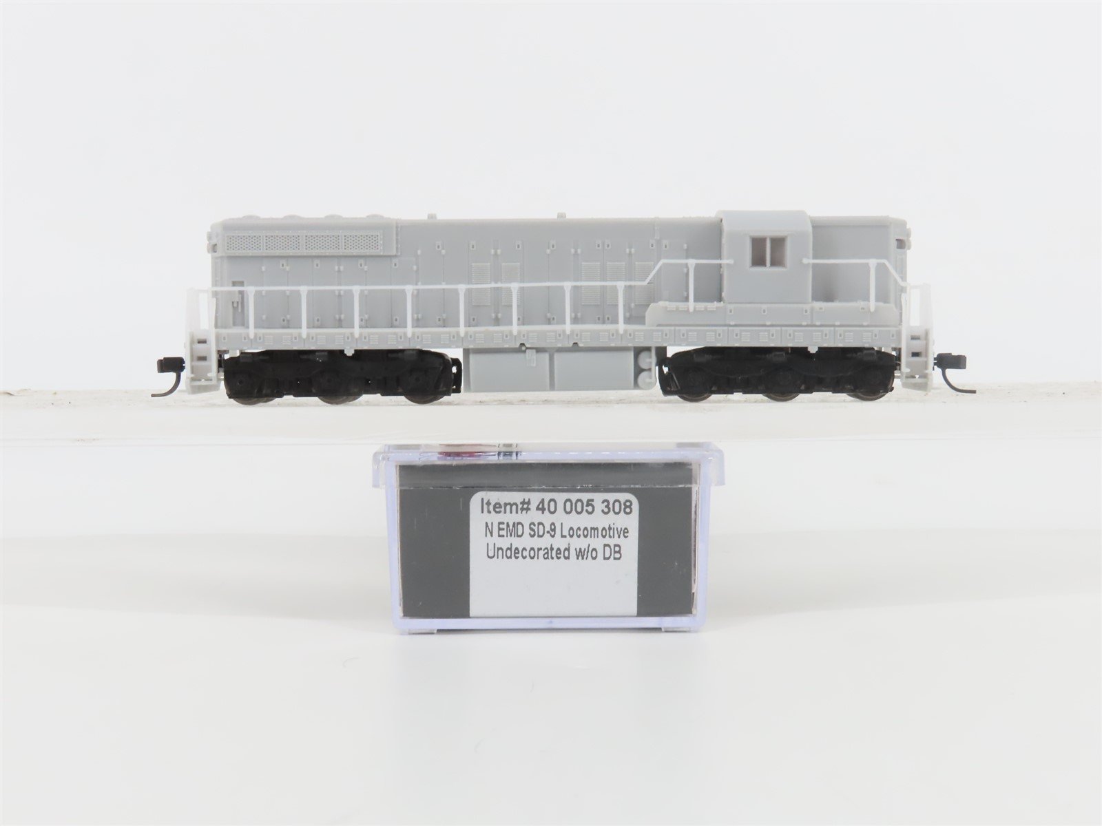 N Scale Atlas Master Silver 40005308 Undecorated EMD SD9 Diesel - DCC Ready