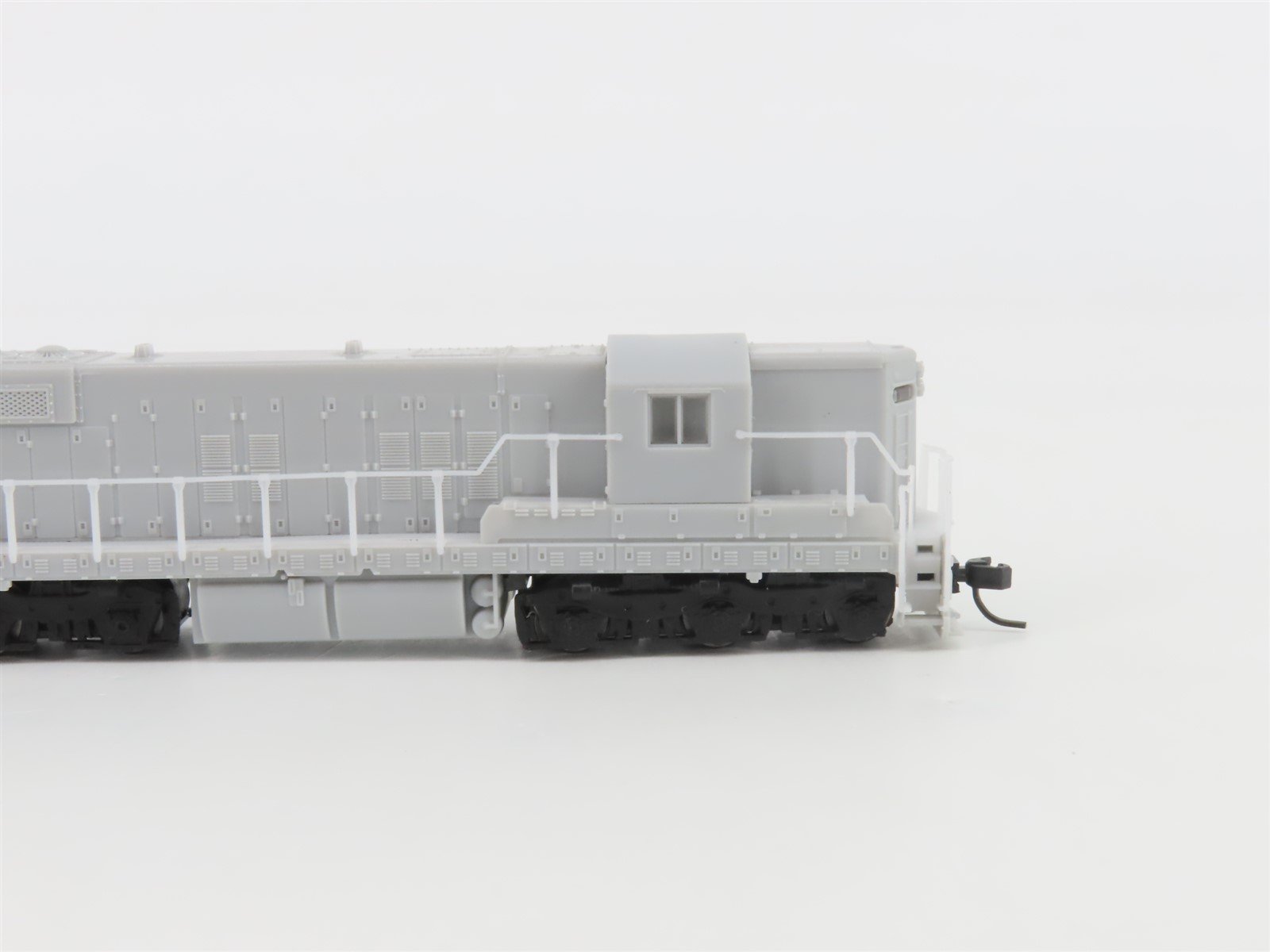 N Scale Atlas Master Silver 40005308 Undecorated EMD SD9 Diesel - DCC Ready