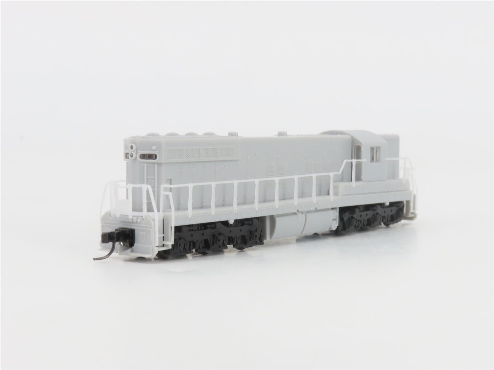 N Scale Atlas Master Silver 40005308 Undecorated EMD SD9 Diesel - DCC Ready