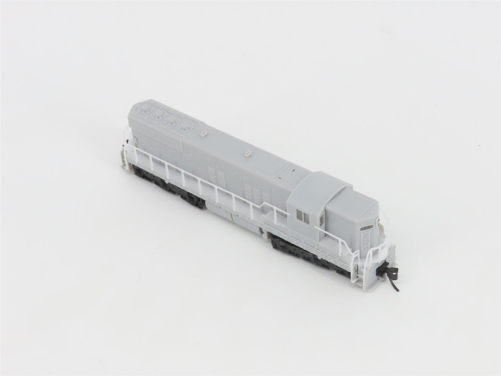 N Scale Atlas Master Silver 40005308 Undecorated EMD SD9 Diesel - DCC Ready