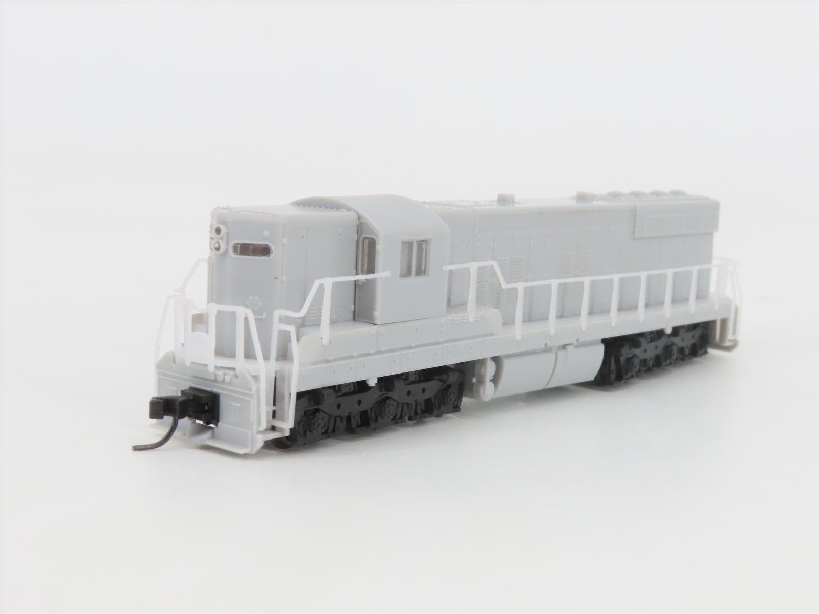 N Scale Atlas Master Silver 40005308 Undecorated EMD SD9 Diesel - DCC Ready