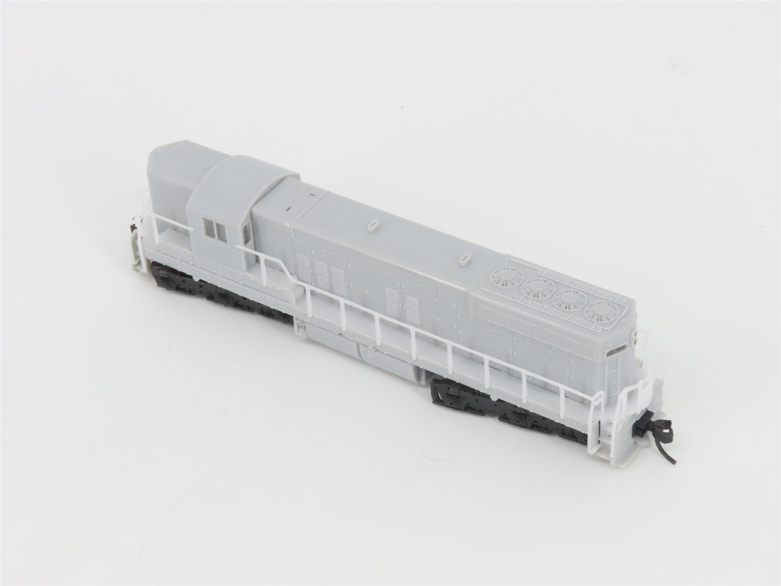 N Scale Atlas Master Silver 40005308 Undecorated EMD SD9 Diesel - DCC Ready