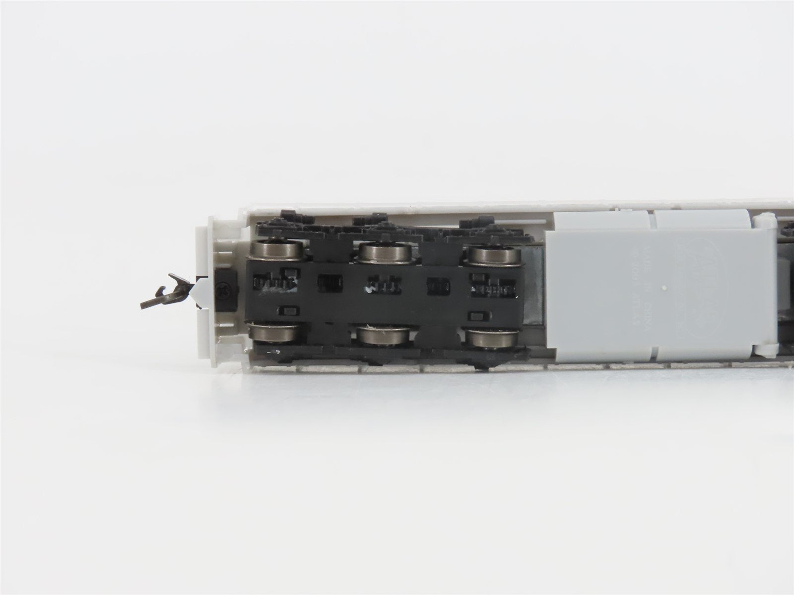 N Scale Atlas Master Silver 40005308 Undecorated EMD SD9 Diesel - DCC Ready