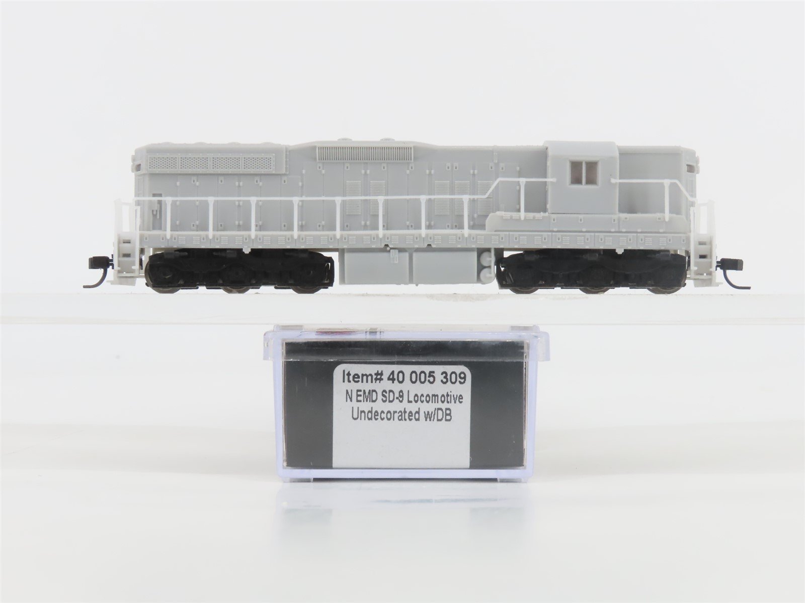 N Scale Atlas Master Silver 40005309 Undecorated EMD SD8 Diesel - DCC Ready