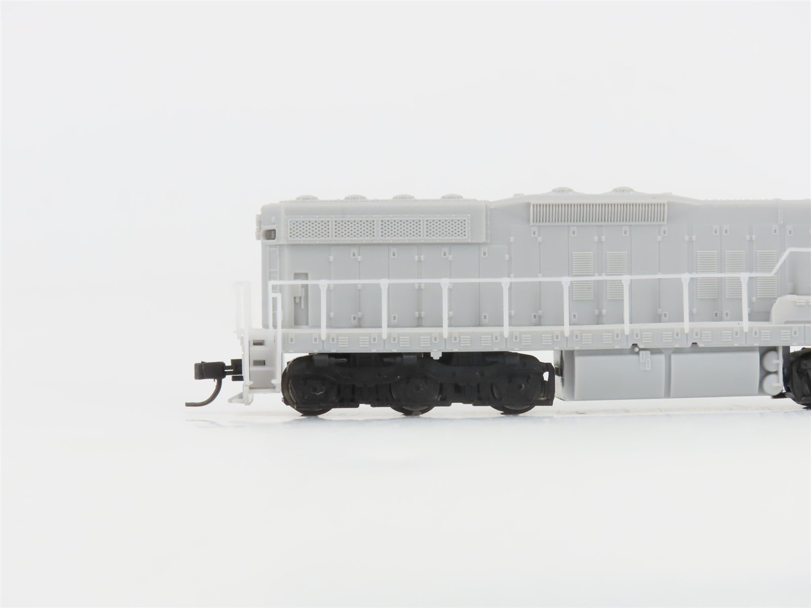 N Scale Atlas Master Silver 40005309 Undecorated EMD SD8 Diesel - DCC Ready