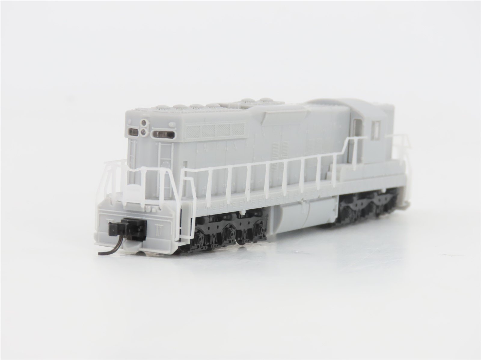 N Scale Atlas Master Silver 40005309 Undecorated EMD SD8 Diesel - DCC Ready