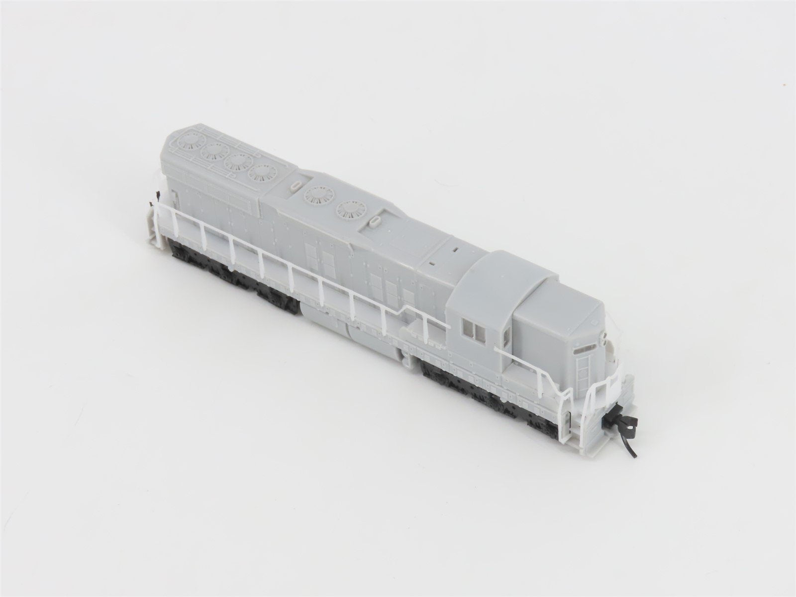 N Scale Atlas Master Silver 40005309 Undecorated EMD SD8 Diesel - DCC Ready