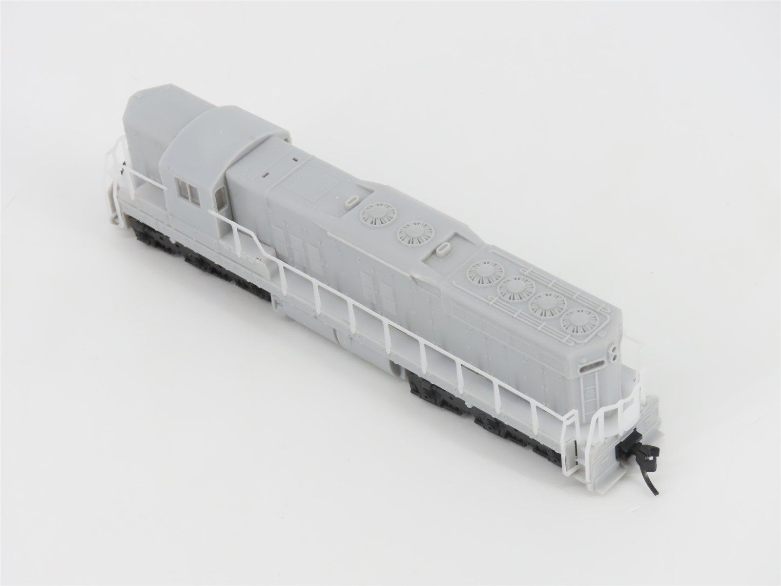 N Scale Atlas Master Silver 40005309 Undecorated EMD SD8 Diesel - DCC Ready