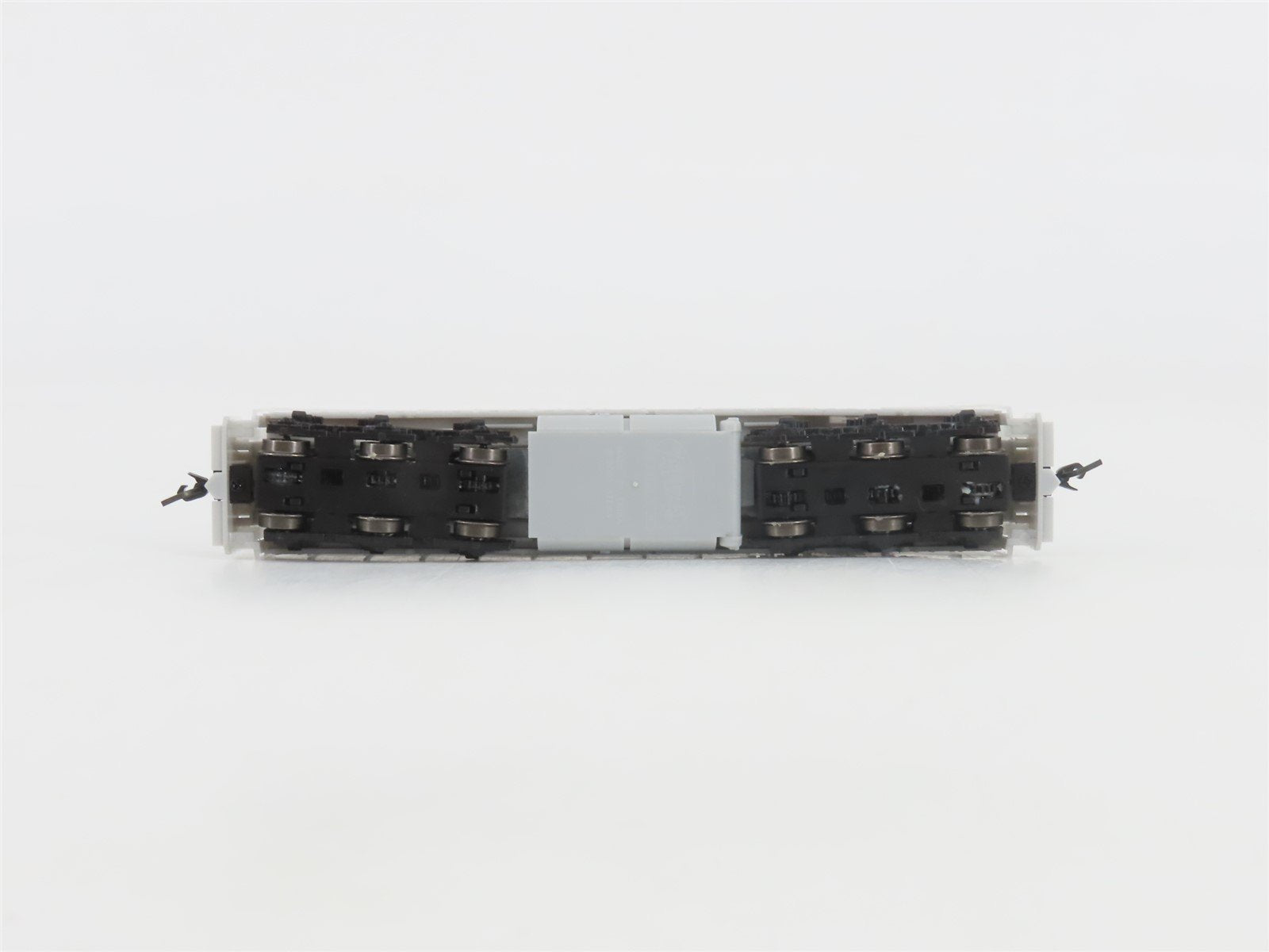 N Scale Atlas Master Silver 40005309 Undecorated EMD SD8 Diesel - DCC Ready