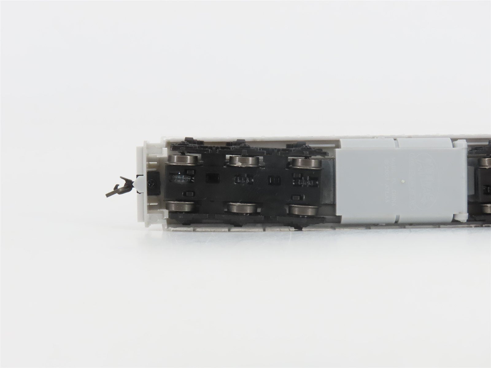 N Scale Atlas Master Silver 40005309 Undecorated EMD SD8 Diesel - DCC Ready
