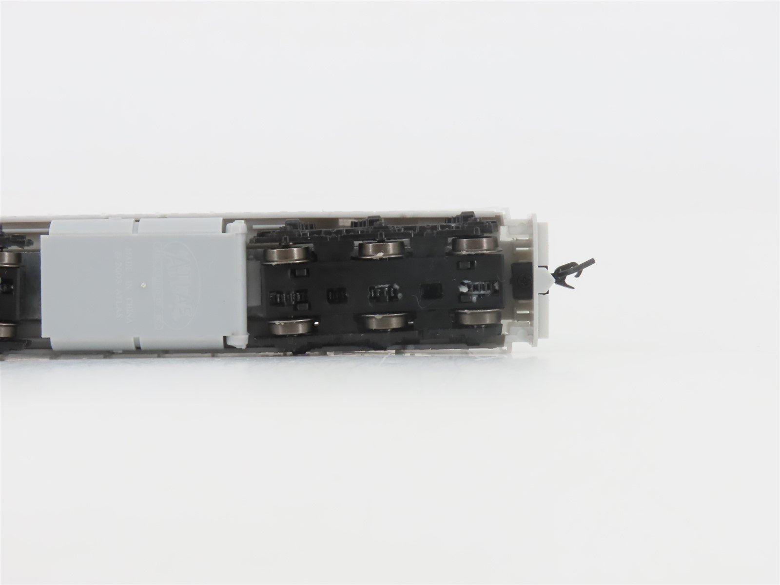 N Scale Atlas Master Silver 40005309 Undecorated EMD SD8 Diesel - DCC Ready