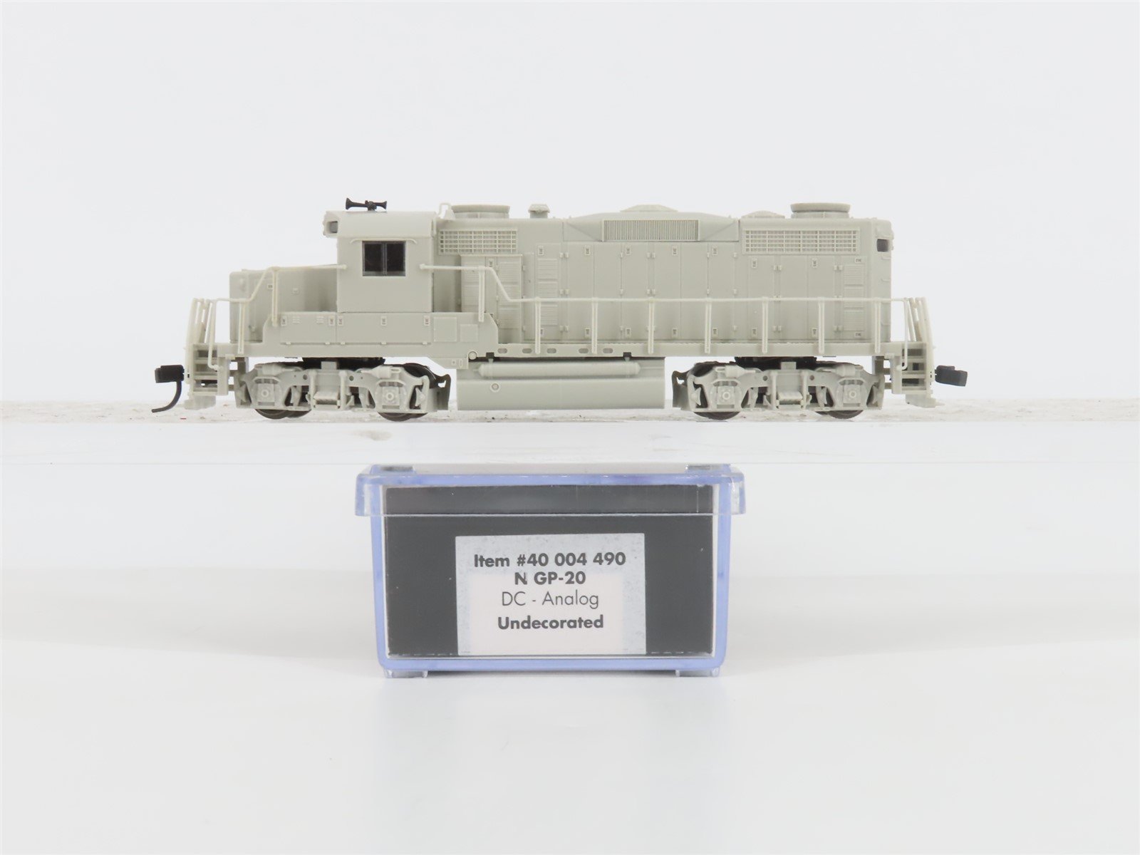 N Scale Atlas Master Silver 40004490 Undecorated EMD GP20 Diesel - DCC Ready