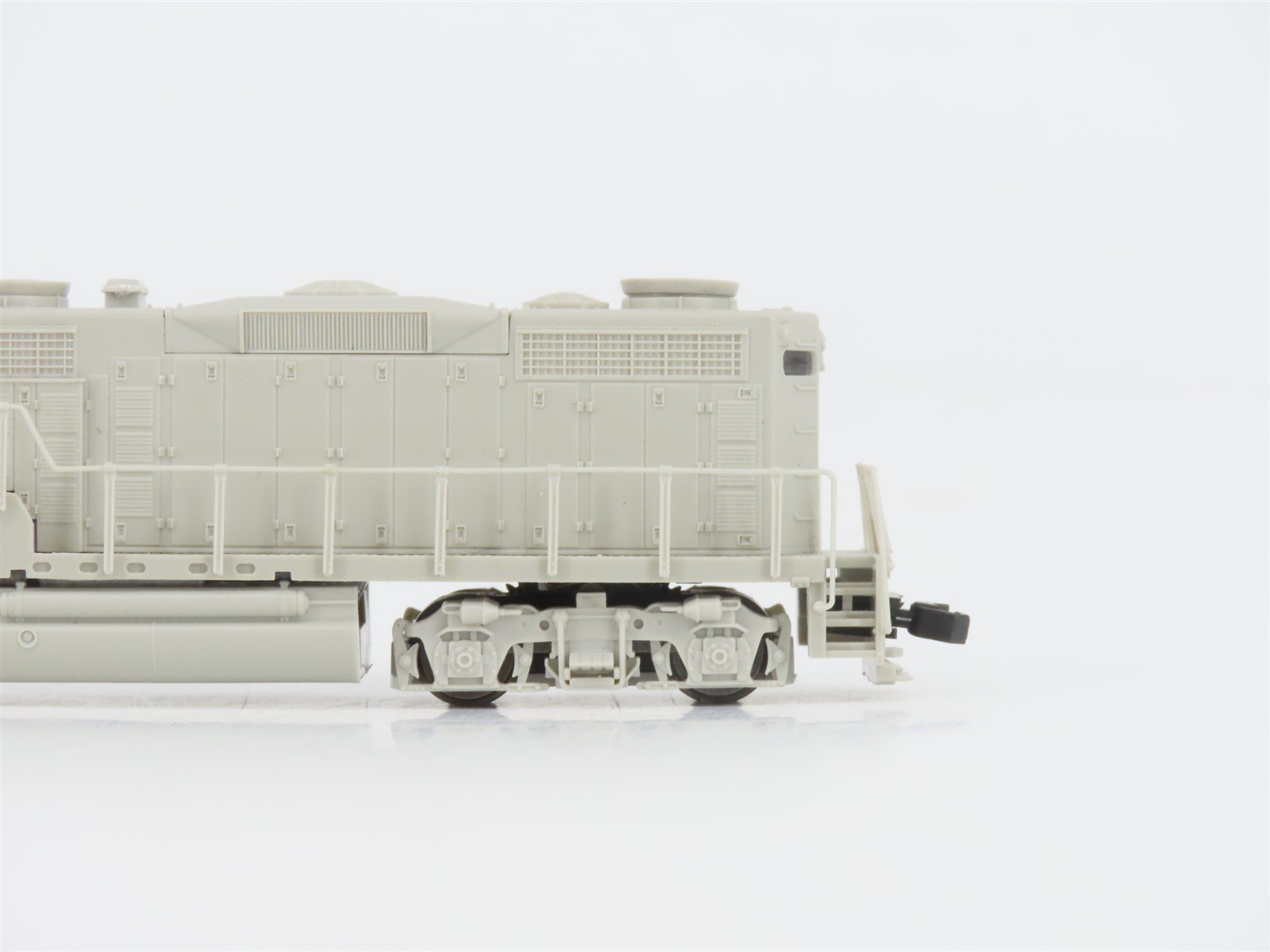 N Scale Atlas Master Silver 40004490 Undecorated EMD GP20 Diesel - DCC Ready