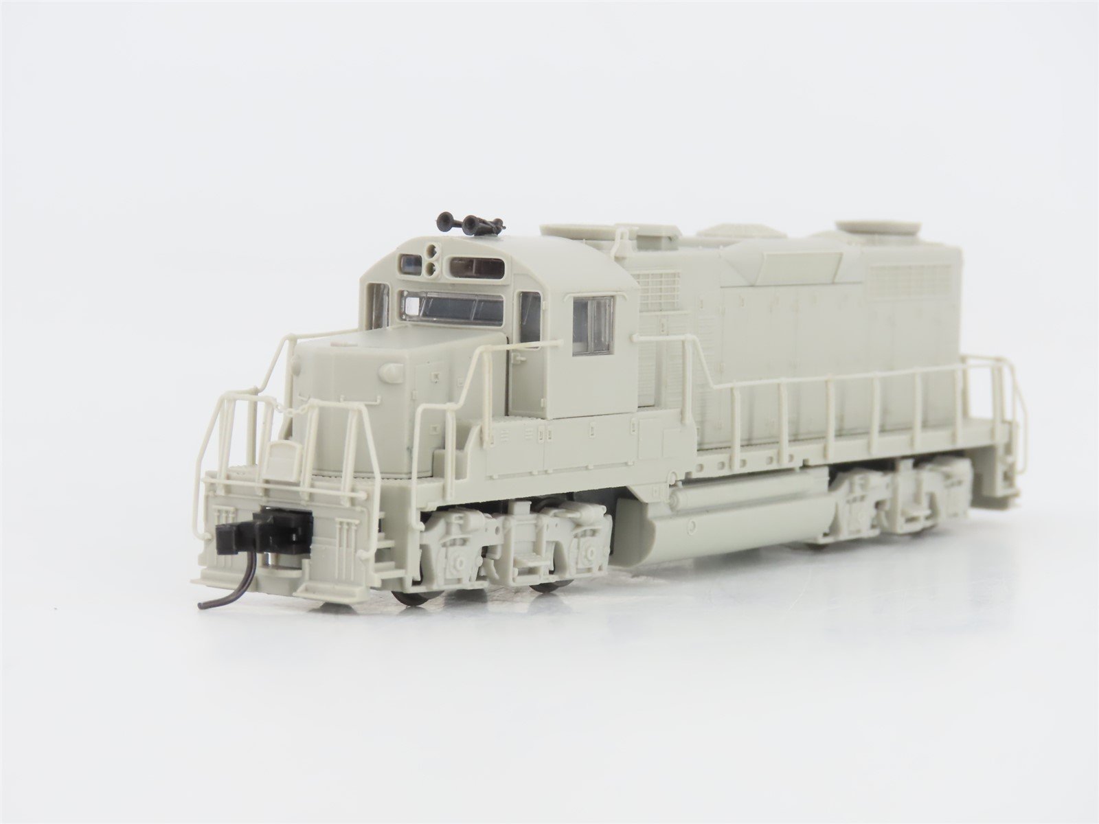 N Scale Atlas Master Silver 40004490 Undecorated EMD GP20 Diesel - DCC Ready